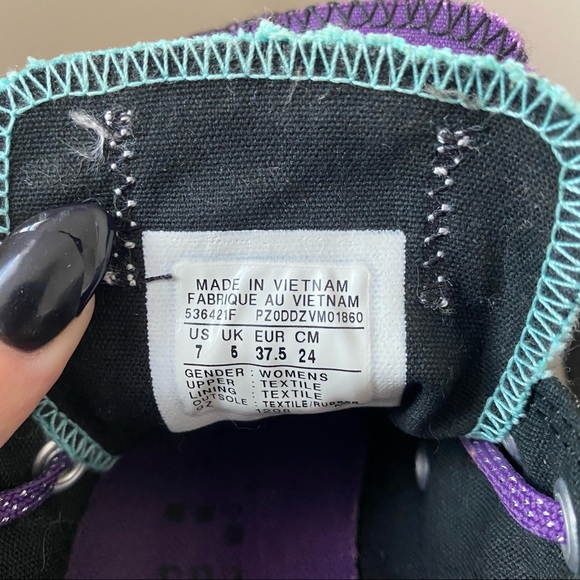 Black Converse Sneakers with metallic black finish and two sets of laces - Picture 12 of 16